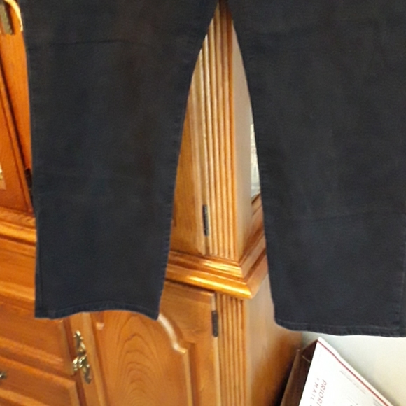 Black Lee Jean - Picture 4 of 4